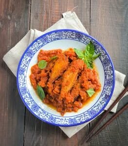 A vibrant spicy tuna dish served in a patterned bowl, perfect for healthy eating.